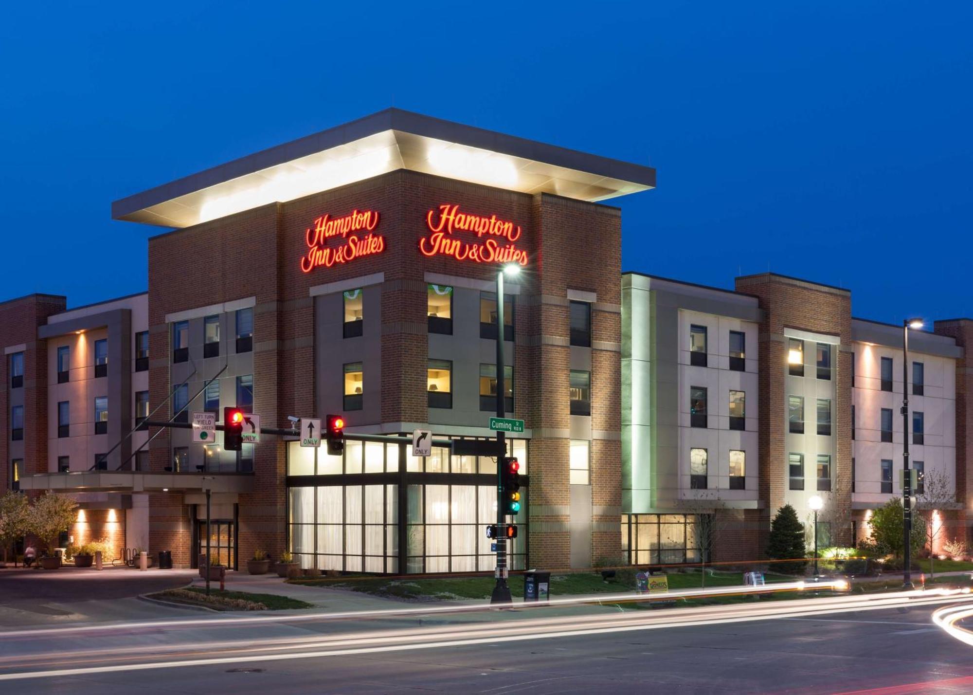 Hampton Inn & Suites Omaha-Downtown Exterior photo